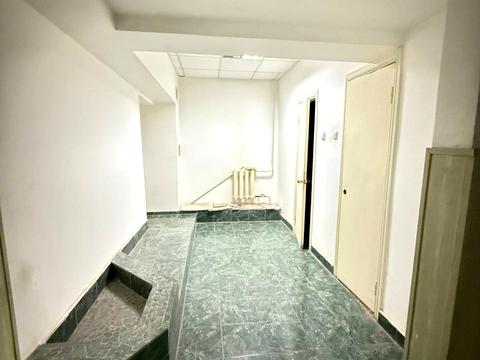 комерційна за адресою Леваневців вул., 10