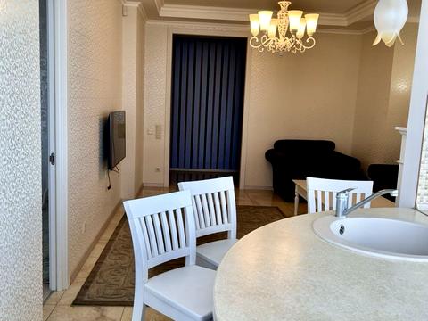 квартира за адресою В'ячеслава Чорновола вул., 27