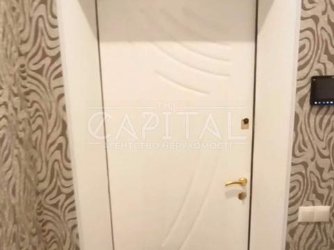 комерційна за адресою Велика Васильківська вул. (Червоноармійська), 72-А