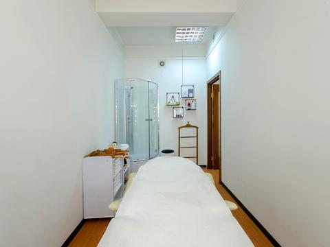 комерційна за адресою Кропивницького вул., 18