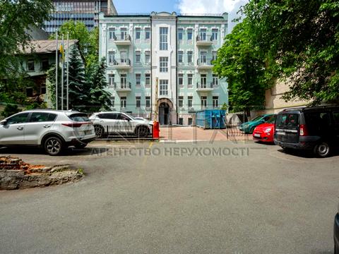 комерційна за адресою Еспланадна вул., 32-В