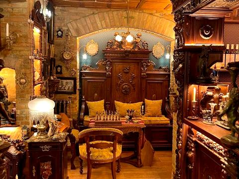 комерційна за адресою Військовий узвіз, 8