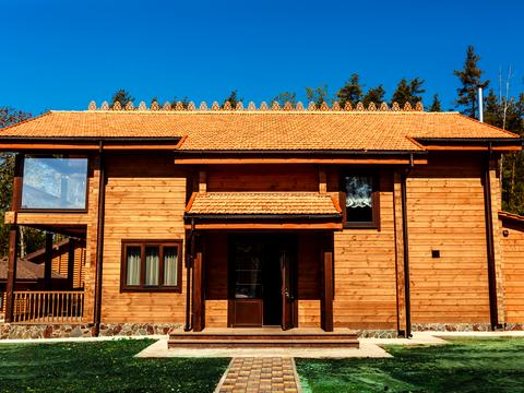 комерційна за адресою Лісова, 1