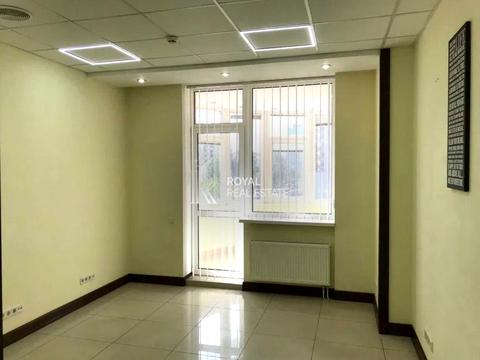 комерційна за адресою Лесі Українки бульв., 7-Б