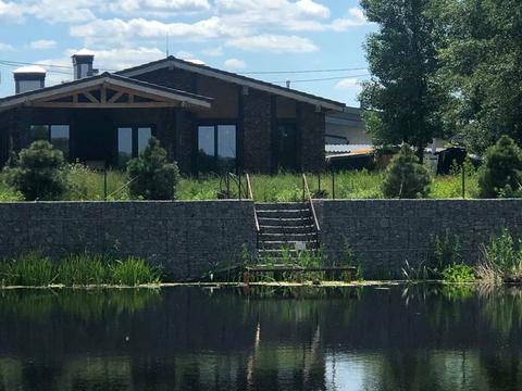 будинок за адресою Надії