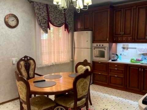 будинок за адресою лінія 48-та вул., 6