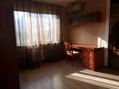 квартира за адресою Лариси Руденко вул., 8