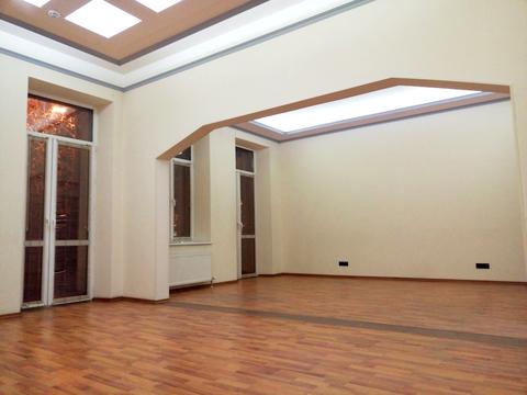 комерційна за адресою Ніни Строкатої вул. (Буніна), 17