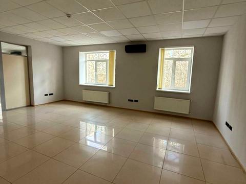 комерційна за адресою Авіаконструктора Ігоря Сікорського вул. (Танкова), 8