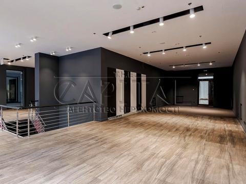 комерційна за адресою Володимирська вул., 38