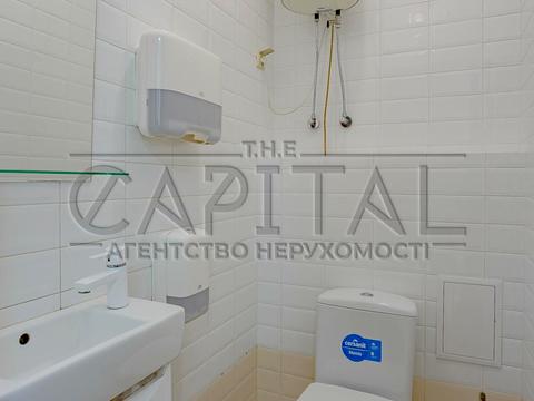комерційна за адресою Лесі Українки бульв., 7-Б