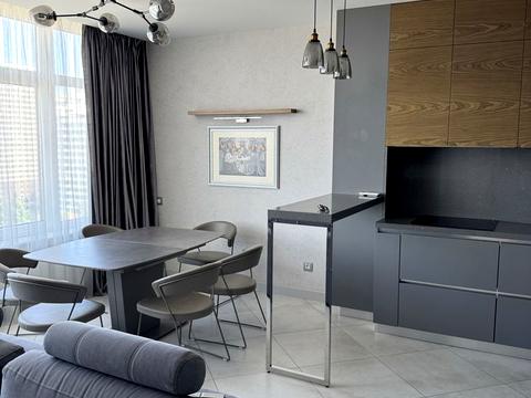 квартира за адресою Літературна вул., 8