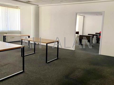 комерційна за адресою Володимирська вул., 77А