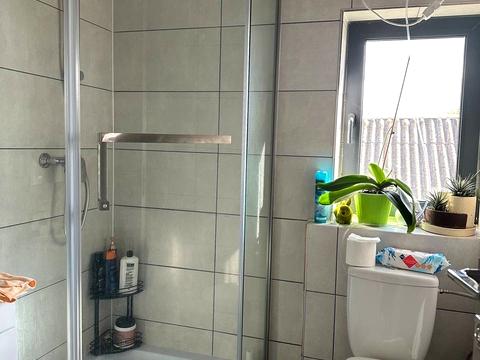 будинок за адресою Олександра Довженка вул.