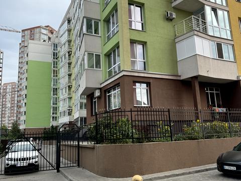 комерційна за адресою Київська вул., 261