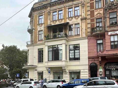 комерційна за адресою площа Галицька, 7