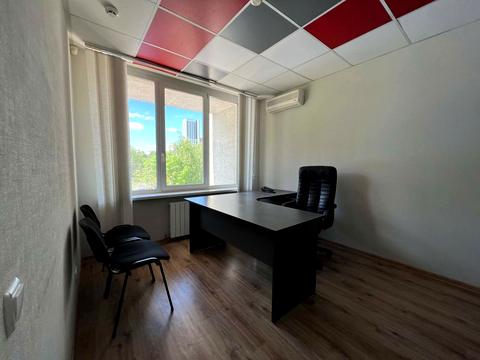 комерційна за адресою В'ячеслава Чорновола вул., 20