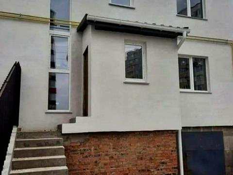 будинок за адресою Будівельників вул., 1