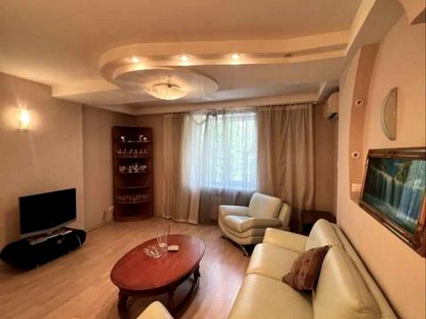 квартира за адресою Академіка Чекмарьова вул., 2