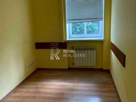 комерційна за адресою Саксаганського вул., 106
