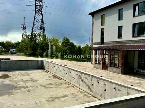 комерційна за адресою Західно-Окружна вул., 1
