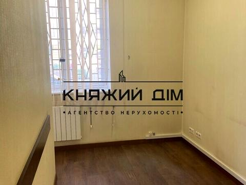комерційна за адресою Дмитрівська вул., 69