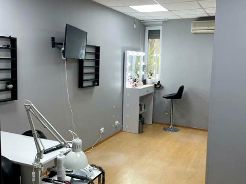 комерційна за адресою Леся Курбаса просп., 7-Б