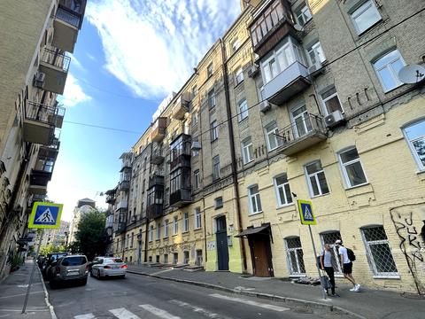 комерційна за адресою Чеховський пров., 8