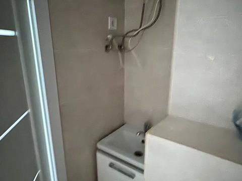 комерційна за адресою вул. Салютна, 2