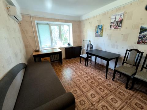 кімната за адресою Київ, Ореста Левицького вул. (Академіка Курчатова), 18