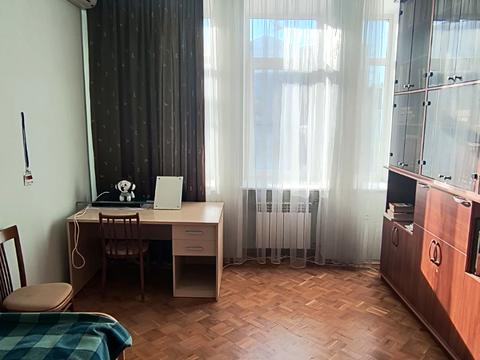 квартира за адресою Куликівський узвіз (Революції), 9