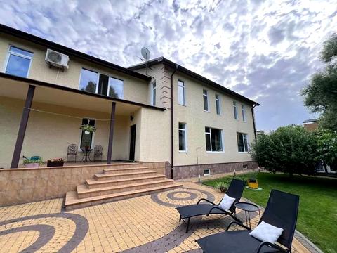 будинок за адресою Богдана Хмельницкого вул., 1