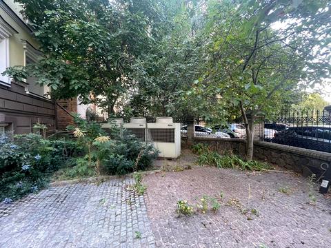 комерційна за адресою Саксаганського вул., 67-Б