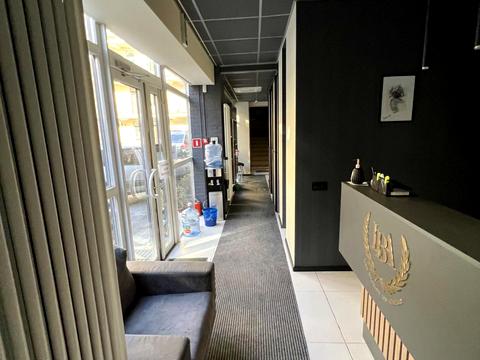 комерційна за адресою Набережно-Хрещатицька вул., 35В