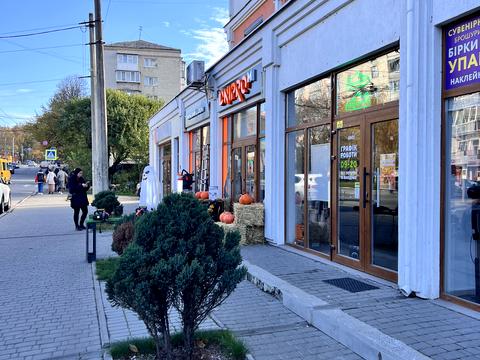 комерційна за адресою Проскурівського підпілля вул., 90