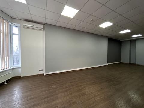комерційна за адресою Кловський узвіз (Кловський), 7