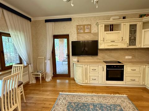 будинок за адресою Вишнева, 41А