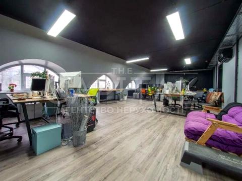 комерційна за адресою Воздвиженська вул., 47