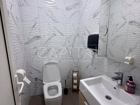 комерційна за адресою Гната Юри вул., 7