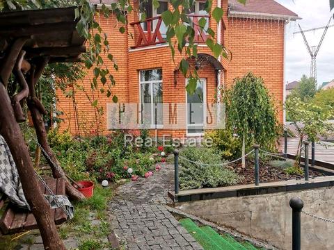 дом по адресу Добровольців вул.