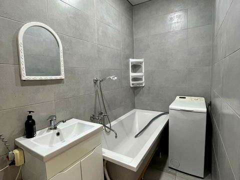 квартира за адресою Володимира Великого пл. (Олександра Поля), 8