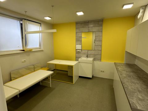 комерційна за адресою 11-та Лінія вул., 4