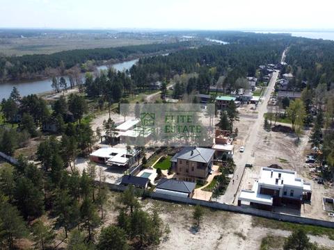будинок за адресою Набережна вул.