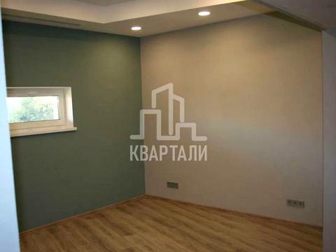 комерційна за адресою Юрія Іллєнка вул. (Мельникова), 18-Б
