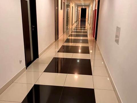 комерційна за адресою Лоцманський узвіз, 28