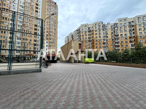 комерційна за адресою Добровольців вул. (Маршала Говорова), 8