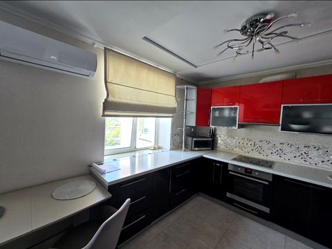 квартира за адресою Космонавтів просп., 79