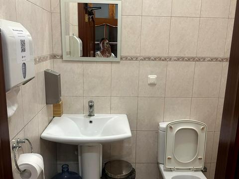 комерційна за адресою Трьохсвятительська вул., 13