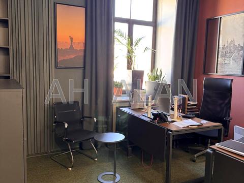 комерційна за адресою Богдана Хмельницького вул., 19/21