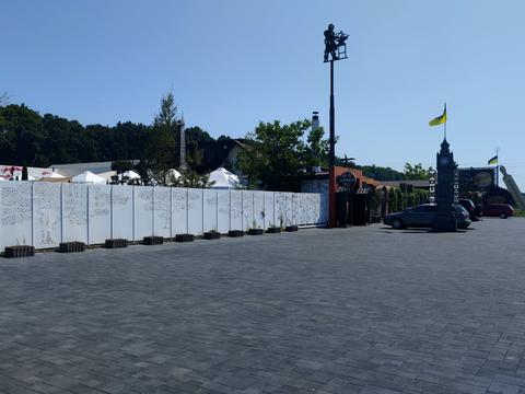 коммерческая по адресу Центральна, 1